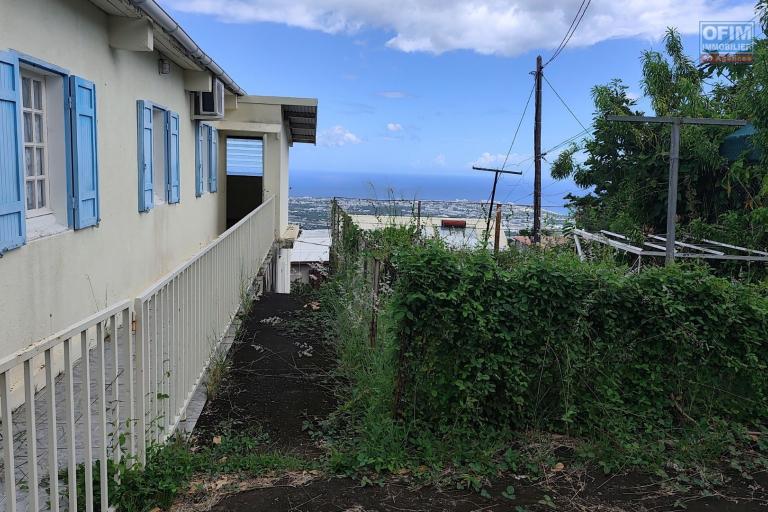 Occasion &agrave; saisir vue mer extraordinaire - Maison de 176 m2 &agrave; r&eacute;nover sur un terrain de 846 m2  - PICHETTE &agrave; LA POSSESION