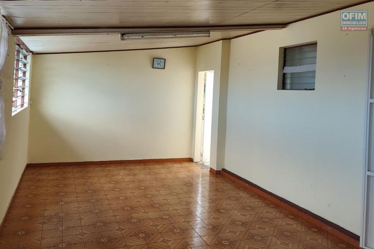 Occasion &agrave; saisir vue mer extraordinaire -  Terrain de 846 m2 viabilis&eacute; avec Maison F5  de 172 m2 &agrave; r&eacute;nover