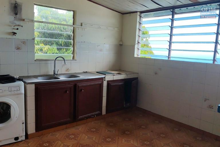 Occasion &agrave; saisir vue mer extraordinaire - Maison de 176 m2 &agrave; r&eacute;nover sur un terrain de 846 m2  - PICHETTE &agrave; LA POSSESION