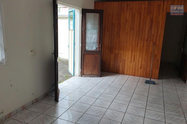 Occasion &agrave; saisir vue mer extraordinaire -  Terrain de 846 m2 viabilis&eacute; avec Maison F5  de 172 m2 &agrave; r&eacute;nover