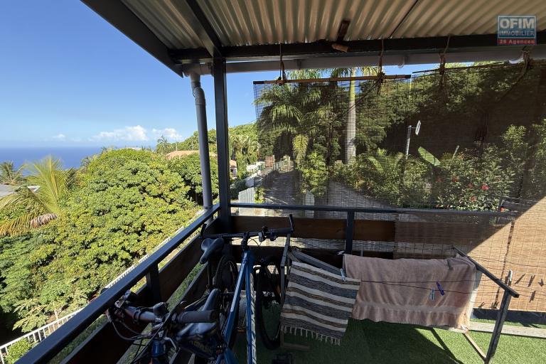 Bel appartement T3 en RDC avec magnifique vue mer et montagne proche centre ville