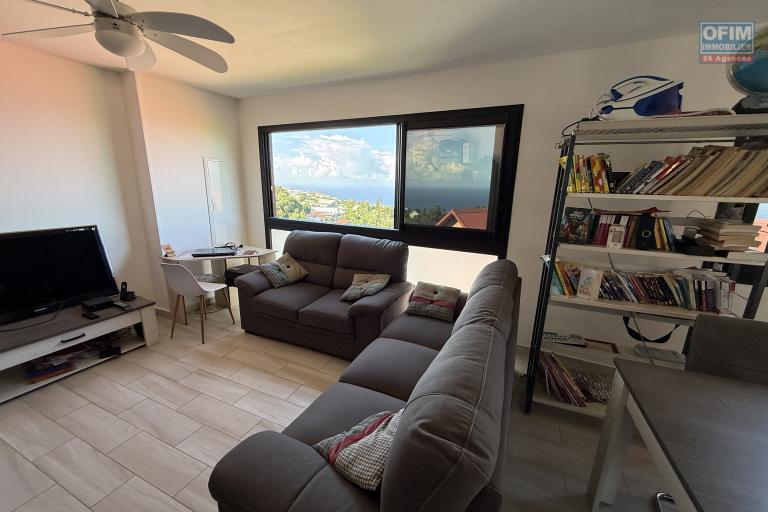 Bel appartement T3 en RDC avec magnifique vue mer et montagne proche centre ville