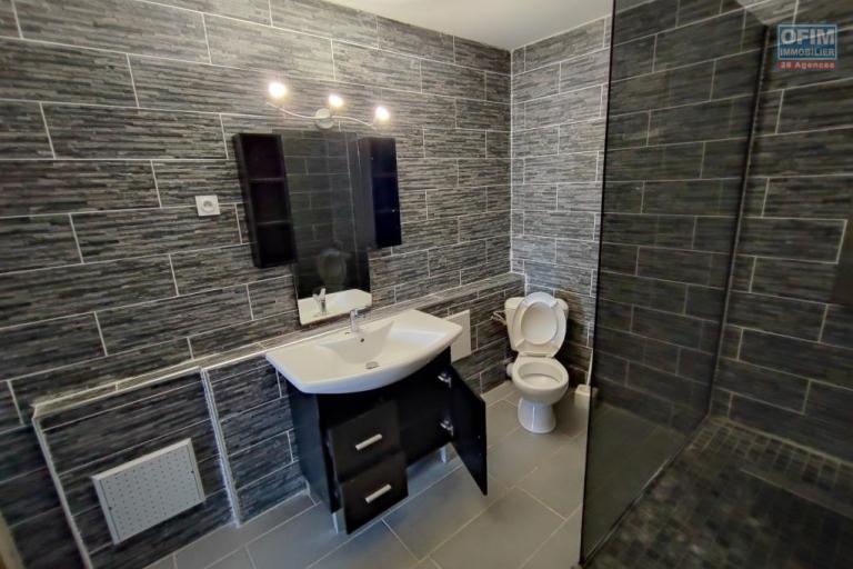 A louer joli appartement F2 MEUBLE d'environ 60 m&sup2; ( eau et &eacute;lectricit&eacute; compris)  le Tampon Trois Mares
