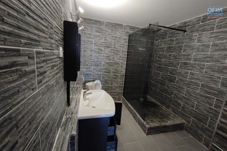 A louer joli appartement F2 MEUBLE d'environ 60 m&sup2; ( eau et &eacute;lectricit&eacute; compris)  le Tampon Trois Mares