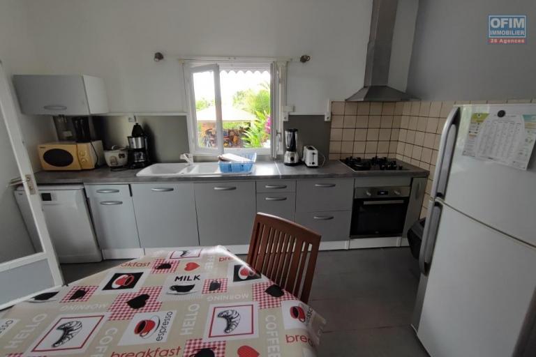 A louer joli appartement F2 MEUBLE d'environ 60 m&sup2; ( eau et &eacute;lectricit&eacute; compris)  le Tampon Trois Mares