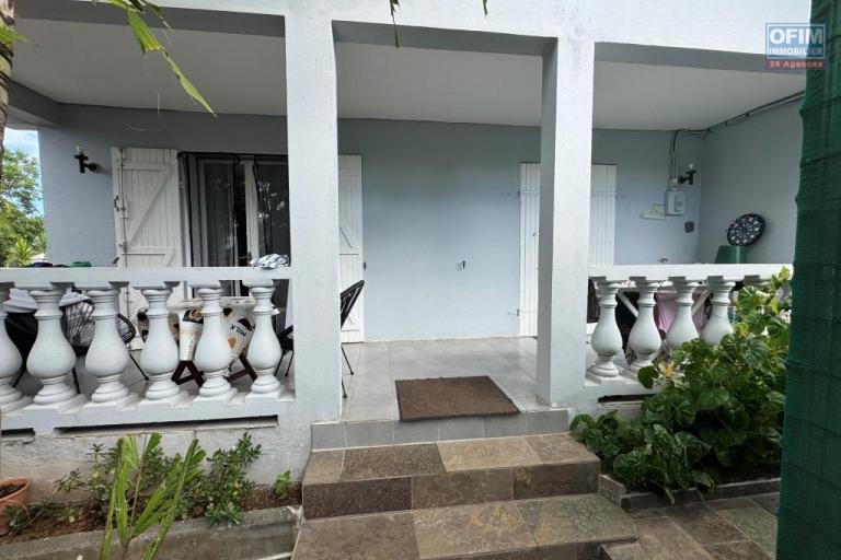 A louer joli appartement F2 MEUBLE d'environ 60 m&sup2; ( eau et &eacute;lectricit&eacute; compris)  le Tampon Trois Mares