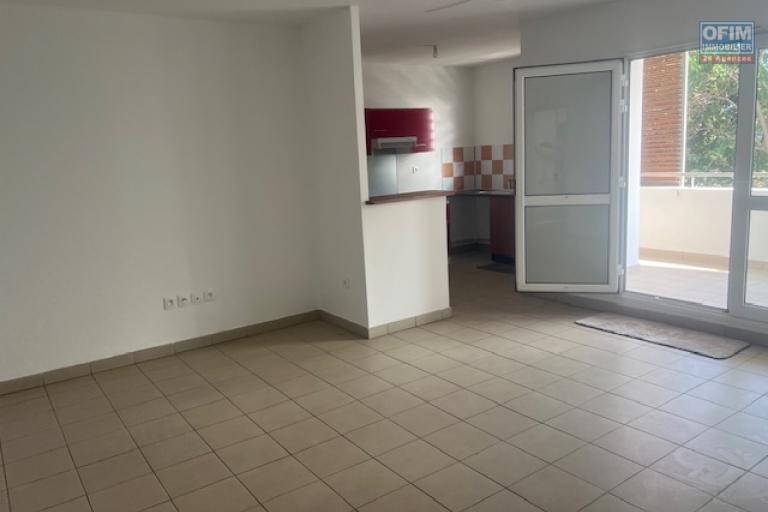 A louer appartement de type T4 dans une petite r&eacute;sidence proche &eacute;cole et petite vue mer