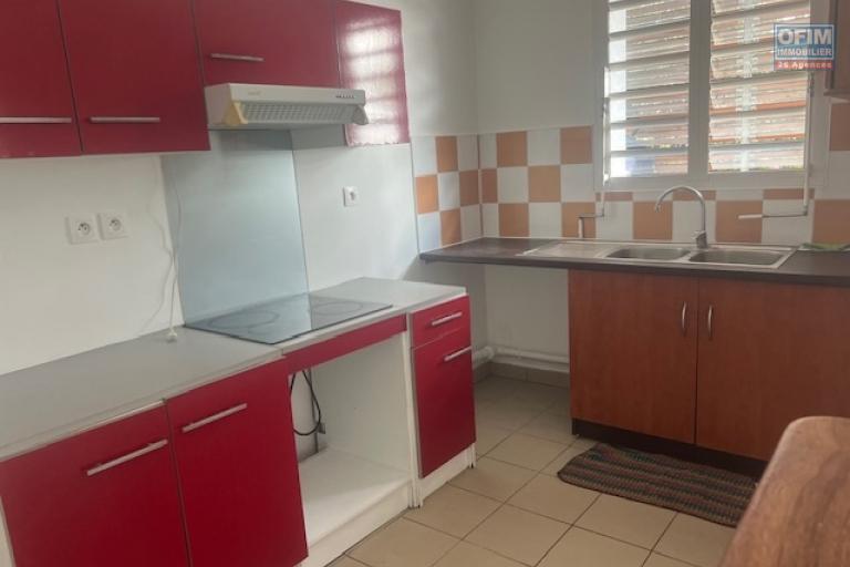 A louer appartement de type T4 dans une petite r&eacute;sidence proche &eacute;cole et petite vue mer