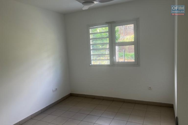 A louer appartement de type T4 dans une petite r&eacute;sidence proche &eacute;cole et petite vue mer