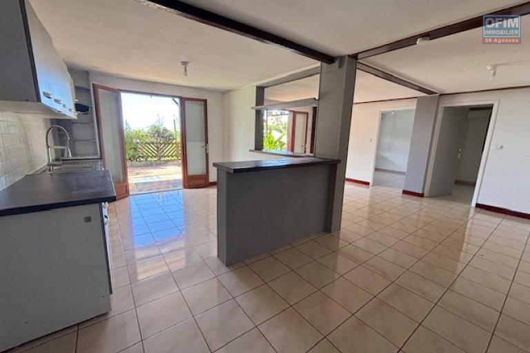 A vendre spacieuse maison T/7 à Saint Denis- La Montagne