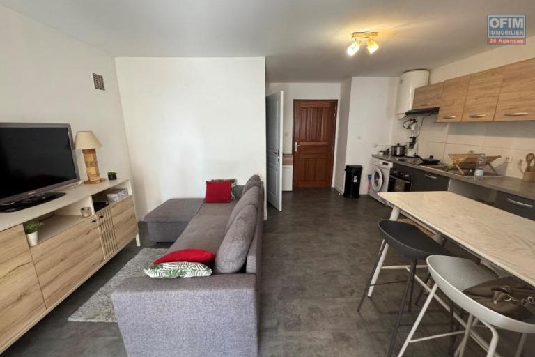 A louer joli F2 MEUBLE avec jardinet et belle terrasse le Tampon