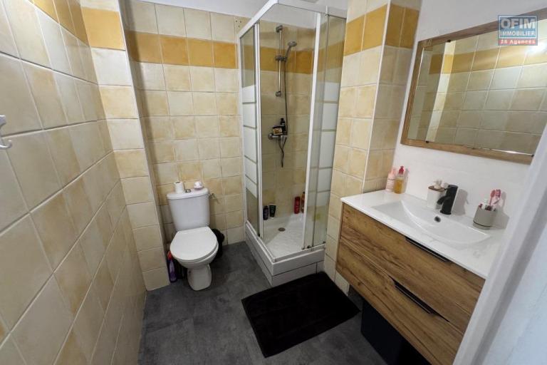 A louer joli F2 MEUBLE avec jardinet et belle terrasse le Tampon