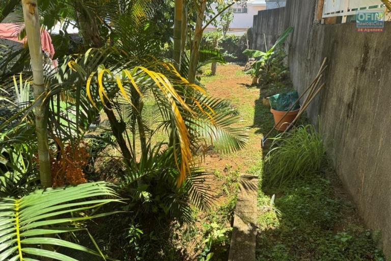 A louer joli F2 MEUBLE avec jardinet et belle terrasse le Tampon