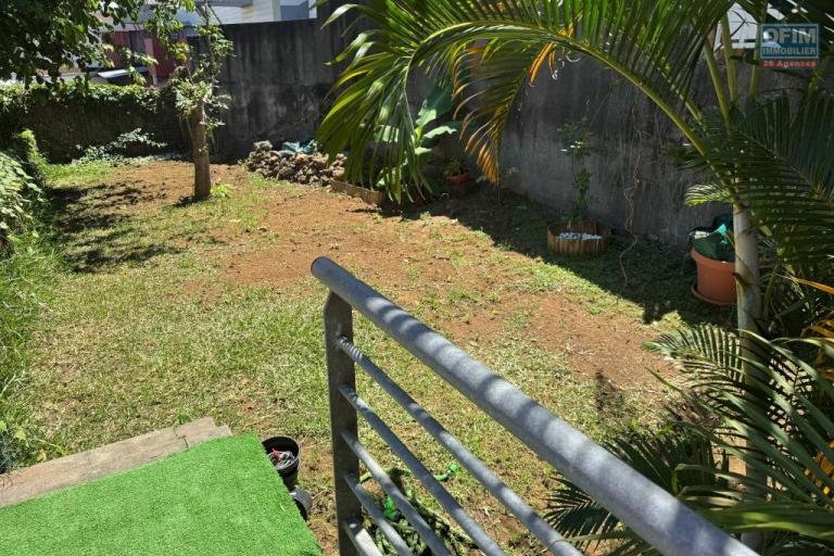 A louer joli F2 MEUBLE avec jardinet et belle terrasse le Tampon