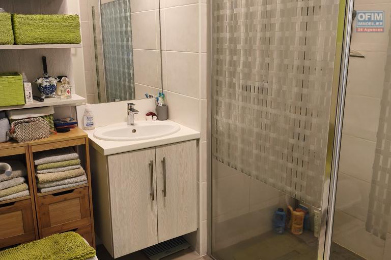 A vendre appartement T3, 81 m2, avec varangue –Résidence récente Centre-ville de La Possession.