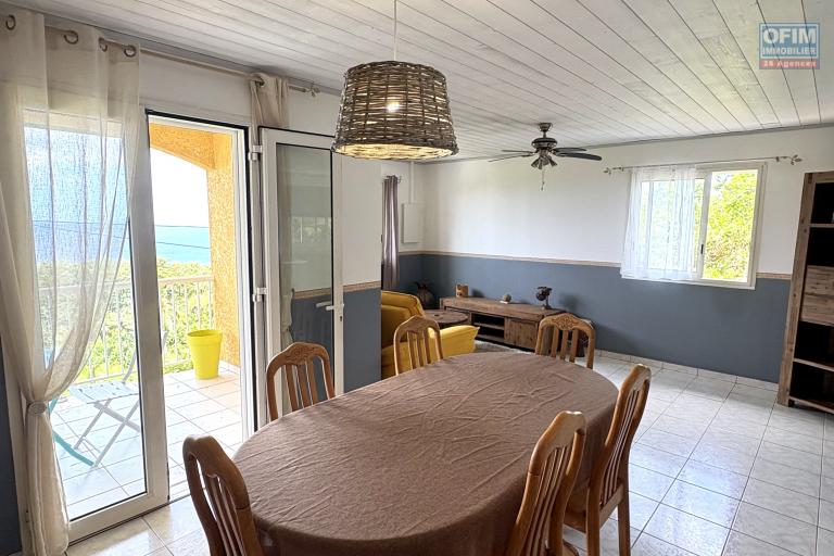 Maison meublée T3 à louer sur Sainte-Rose avec vue mer