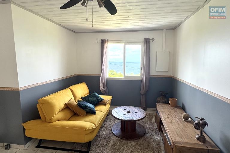 Maison meublée T3 à louer sur Sainte-Rose avec vue mer