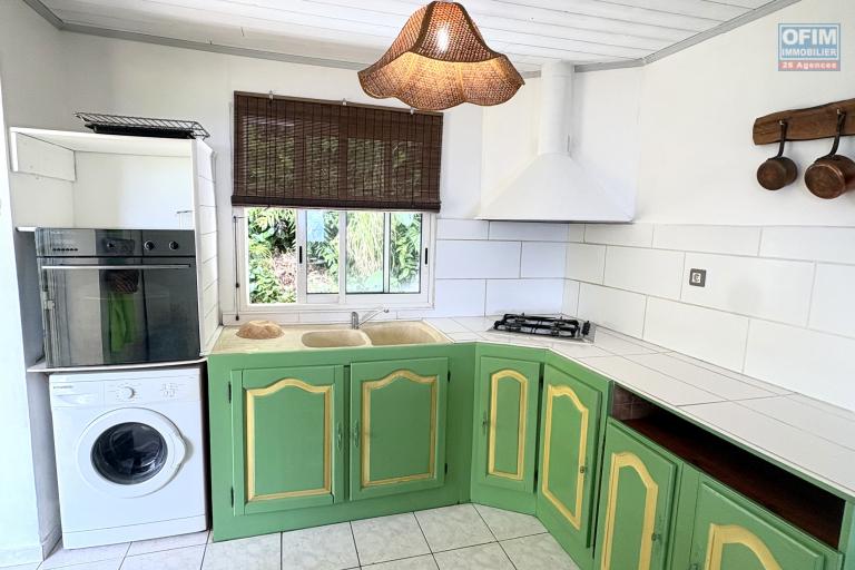 Maison meublée T3 à louer sur Sainte-Rose avec vue mer