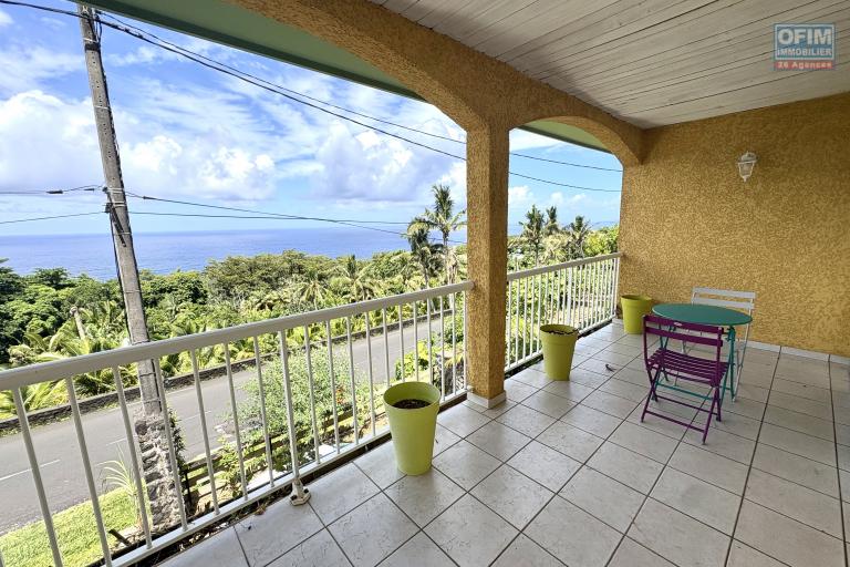 Maison meublée T3 à louer sur Sainte-Rose avec vue mer