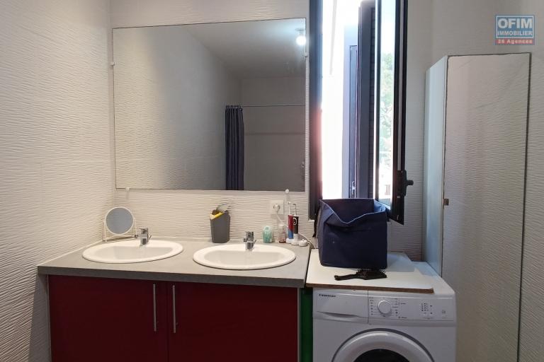 A louer villa mitoyenne de ville de type F4 dans une r&eacute;sidence s&eacute;curis&eacute;e proche lyc&eacute;e des AVIRONS