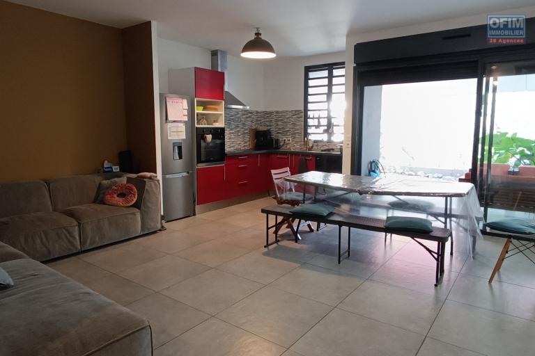 A louer villa mitoyenne de ville de type F4 dans une r&eacute;sidence s&eacute;curis&eacute;e proche lyc&eacute;e des AVIRONS