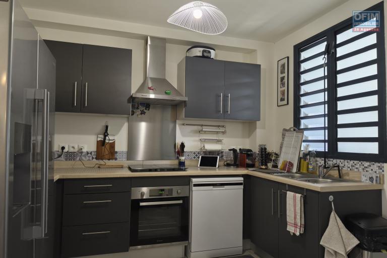 A vendre appartement T3  de 70,60  m2 avec varangue -R&eacute;sidence r&eacute;cente centre ville de  LA POSSESSION