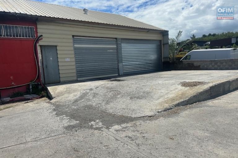 A louer local de stockage 120m2 en Zone d'activit&eacute; N&deg;2 &agrave; Saint-Pierre &icirc;le de...