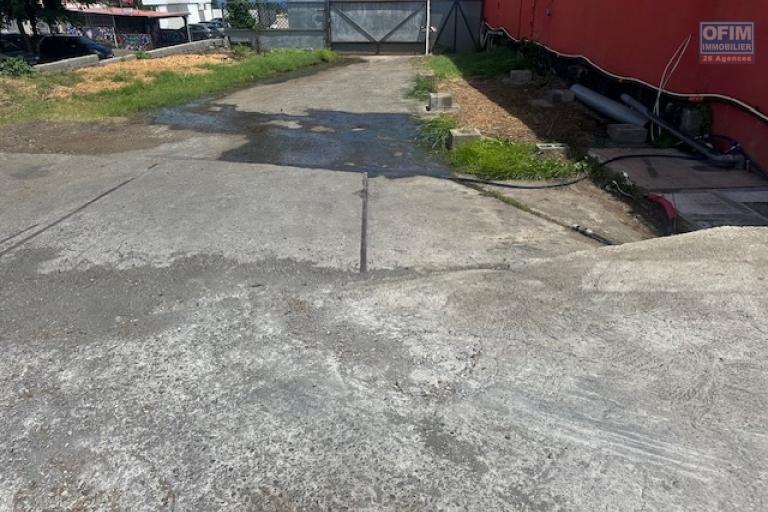 A louer local de stockage 120m2 en Zone d'activit&eacute; N&deg;2 &agrave; Saint-Pierre &icirc;le de la R&eacute;union