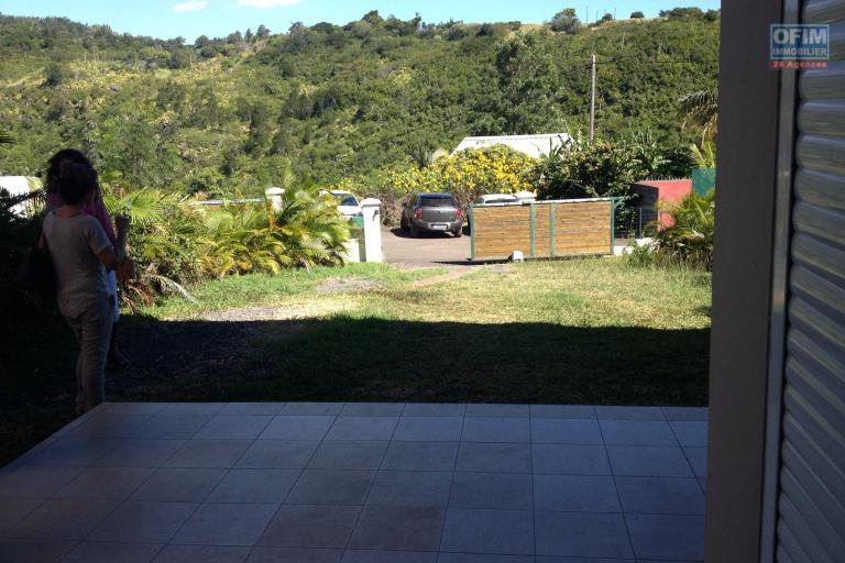 A vendre &agrave; La Montagne maison T5, mitoyenne d'un cot&eacute;,au calme d'une impasse