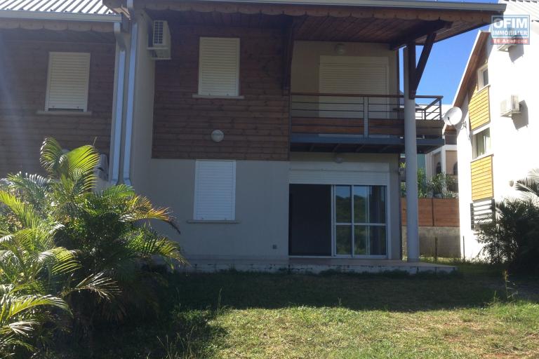 A vendre &agrave; La Montagne maison T5, mitoyenne d'un cot&eacute;,au calme d'une impasse