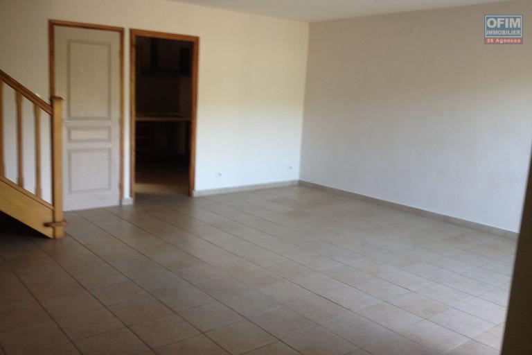 A vendre &agrave; La Montagne maison T5, mitoyenne d'un cot&eacute;,au calme d'une impasse