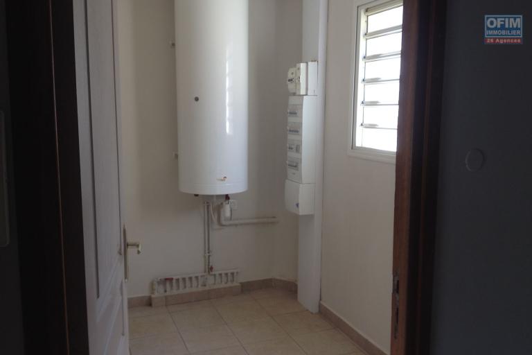 A vendre &agrave; La Montagne maison T5, mitoyenne d'un cot&eacute;,au calme d'une impasse