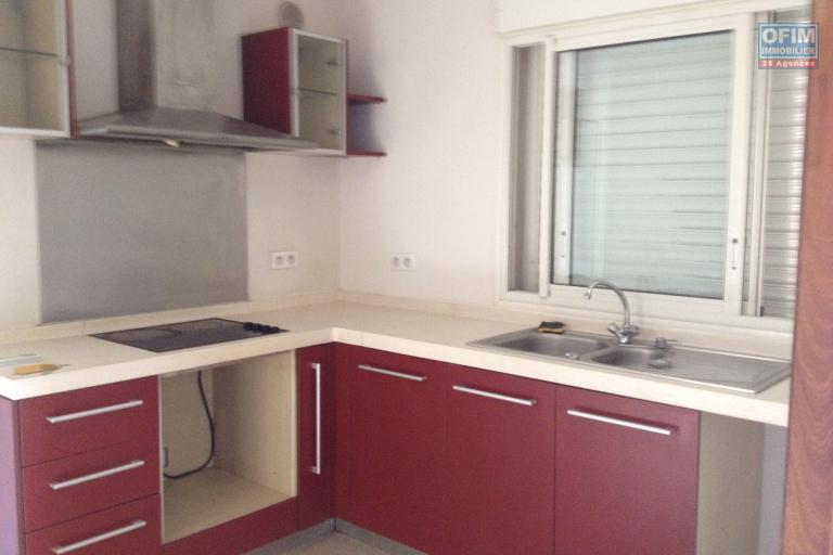 A vendre &agrave; La Montagne maison T5, mitoyenne d'un cot&eacute;,au calme d'une impasse