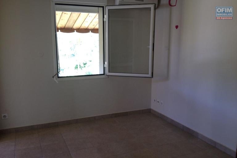 A vendre &agrave; La Montagne maison T5, mitoyenne d'un cot&eacute;,au calme d'une impasse