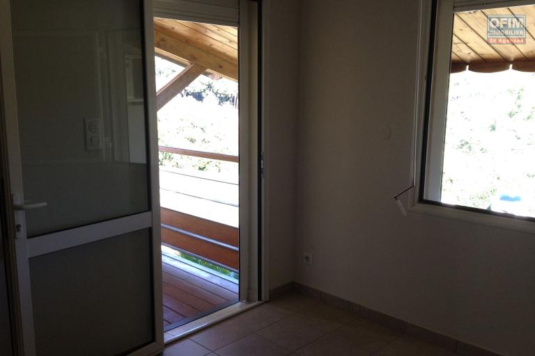 A vendre &agrave; La Montagne maison T5, mitoyenne d'un cot&eacute;,au calme d'une impasse