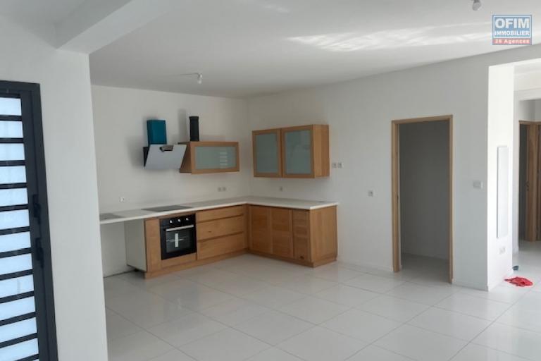 A Louer Villa de type F4 abris voiture avec une belle vue.