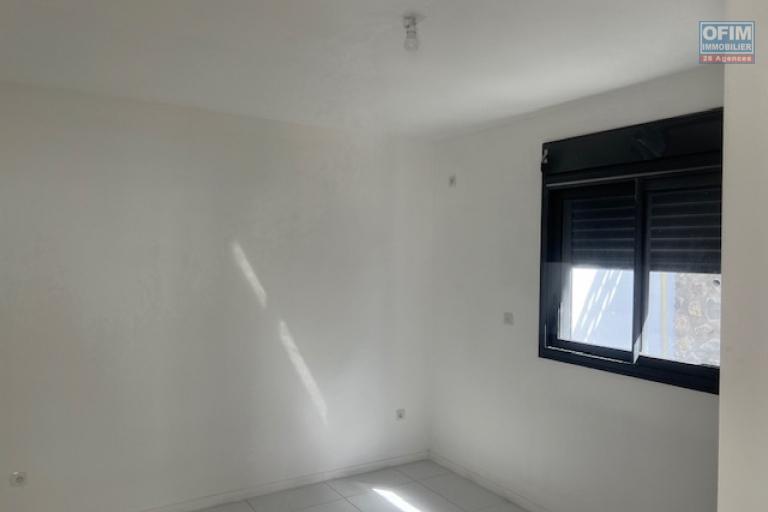 A Louer Villa de type F4 abris voiture avec une belle vue.