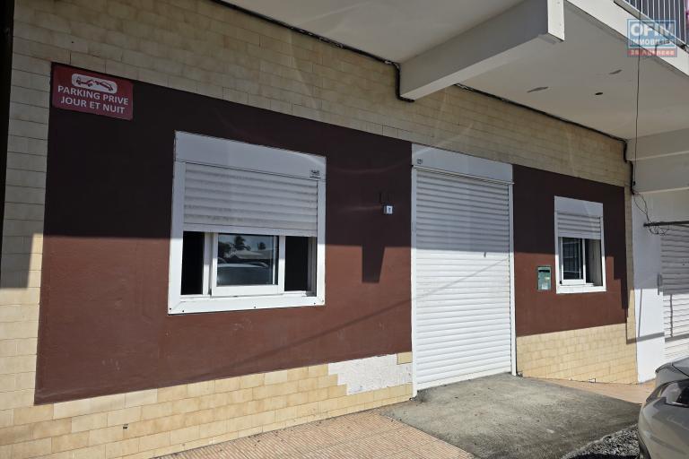 LOCAL COMMERCIAL 85 M2 à LOUER