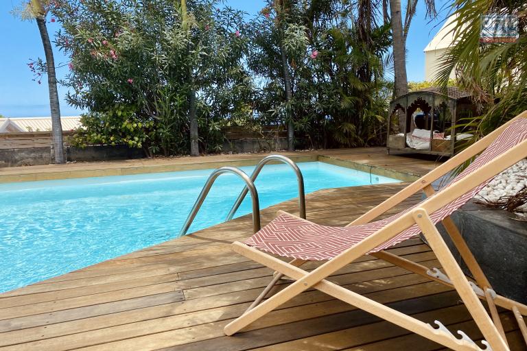 A LOUER Magnifique maison MEUBL&Eacute;E de type F5 avec PISCINE et VUE MER &agrave; SAINT-PAUL