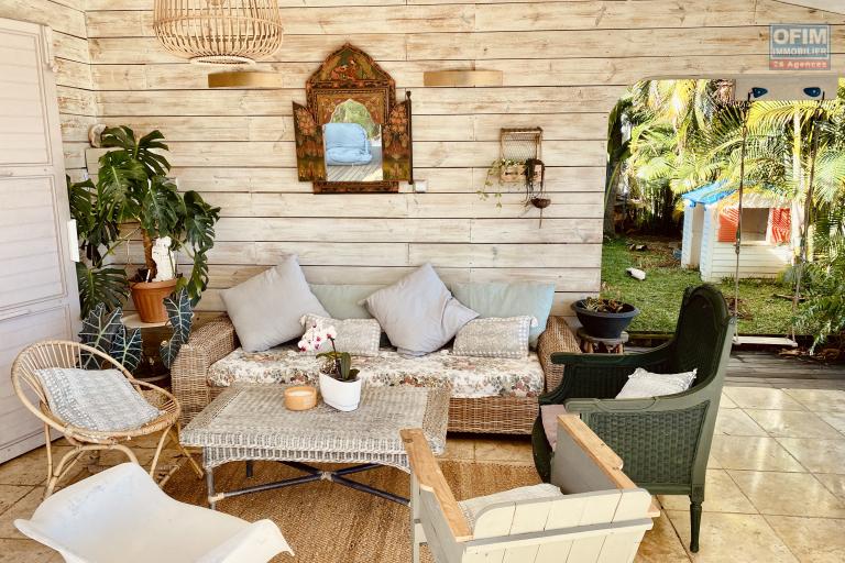 A LOUER Magnifique maison MEUBL&Eacute;E de type F5 avec PISCINE et VUE MER &agrave; SAINT-PAUL