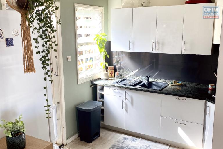 A LOUER Magnifique maison MEUBL&Eacute;E de type F5 avec PISCINE et VUE MER &agrave; SAINT-PAUL