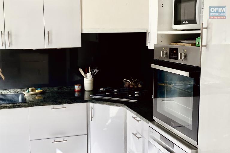 A LOUER Magnifique maison MEUBL&Eacute;E de type F5 avec PISCINE et VUE MER &agrave; SAINT-PAUL