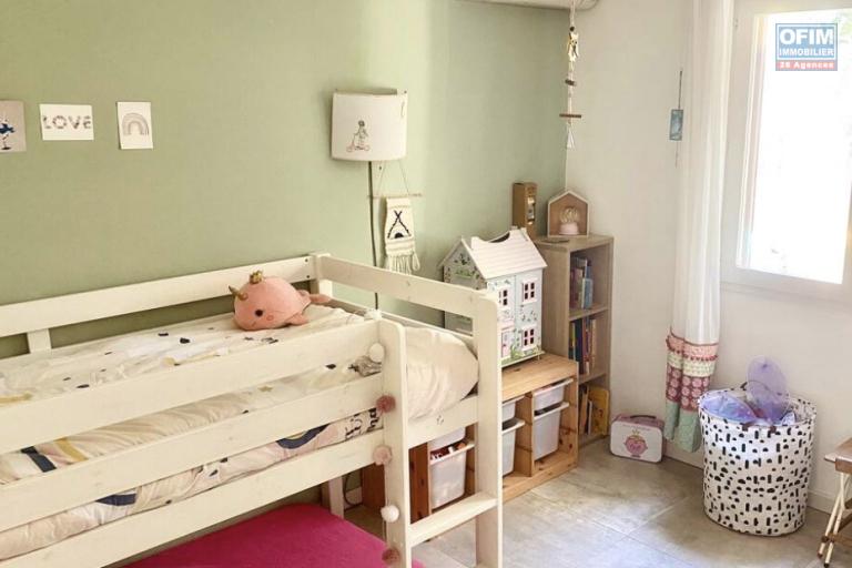 A LOUER Magnifique maison MEUBL&Eacute;E de type F5 avec PISCINE et VUE MER &agrave; SAINT-PAUL