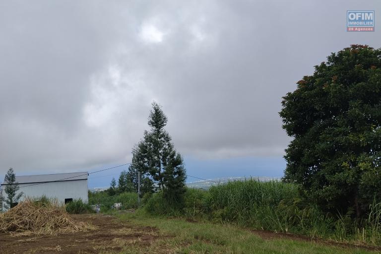 A vendre &agrave; Tan rouge - Terrain constructible 400 m2 &agrave; 98 902 &euro; | Saint-Gilles les Hauts