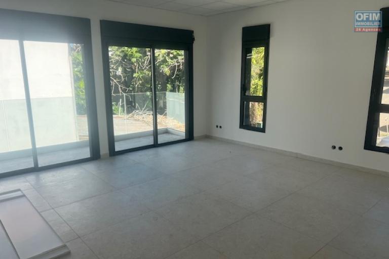 A louer local professionnel neuf centre ville de L'ETANG SALE LES HAUTS