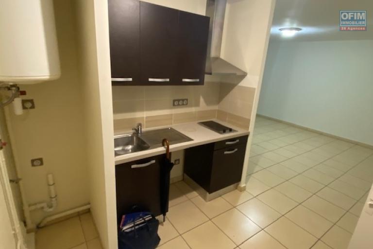 A louer grand studio dans la r&eacute;sidence Lobellia &agrave; Ste Clotilde