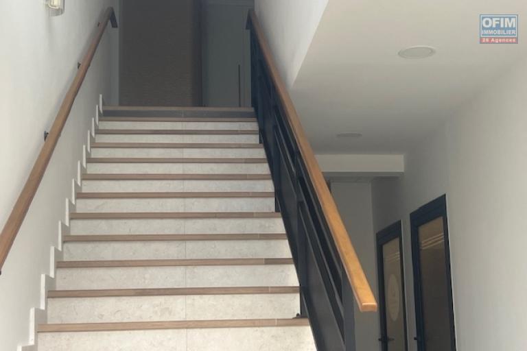 A louer local professionnel neuf centre ville de L'ETANG SALE LES HAUTS