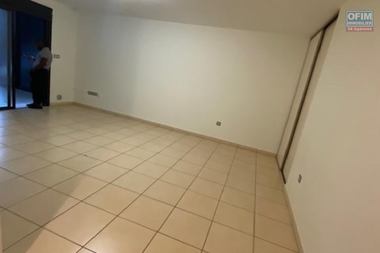 A louer grand studio dans la r&eacute;sidence Lobellia &agrave; Ste Clotilde