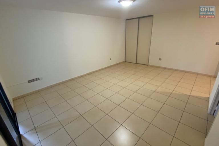 A louer grand studio dans la r&eacute;sidence Lobellia &agrave; Ste Clotilde