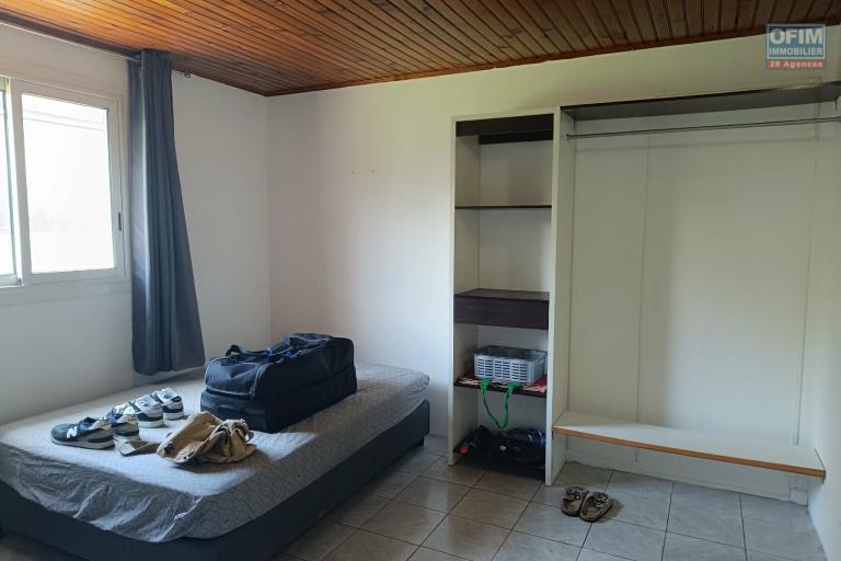 Ensemble immobilier T3 + T2 sur terrain de 572 m&sup2; avec piscine Saint Louis - CHAMBRE T2